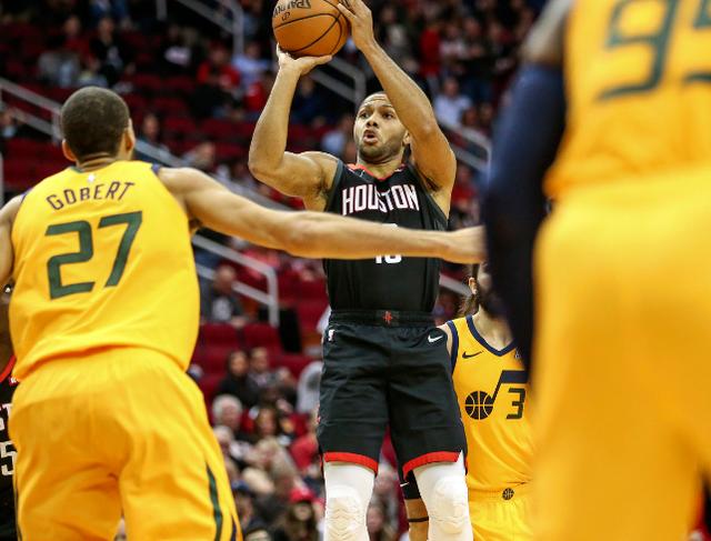 雷火电竞亚洲先驱-包含WNBA西部：太空火箭奋勇征途点燃的词条