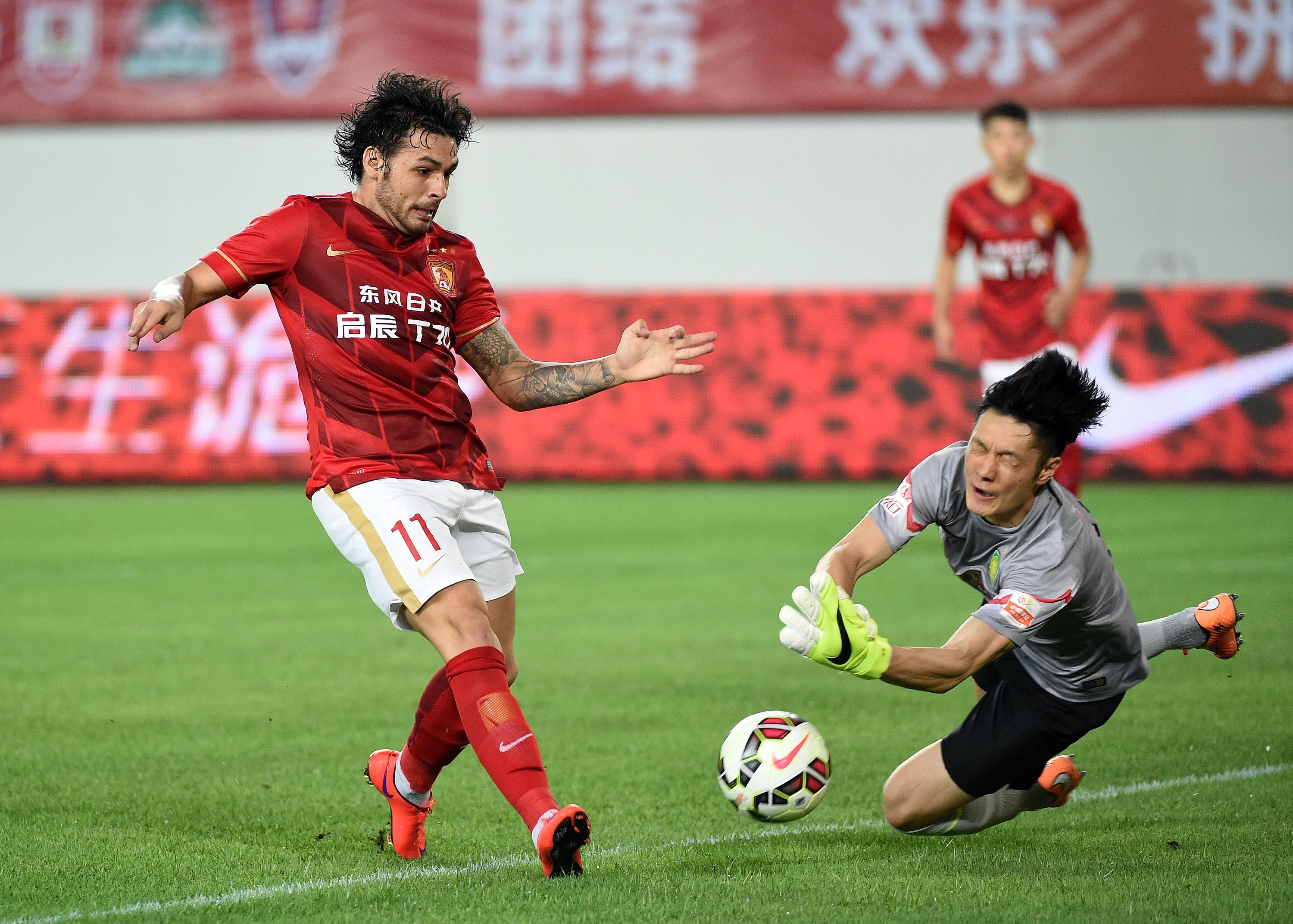 雷火电竞合作-足球比赛热力四射引爆全场热情的简单介绍