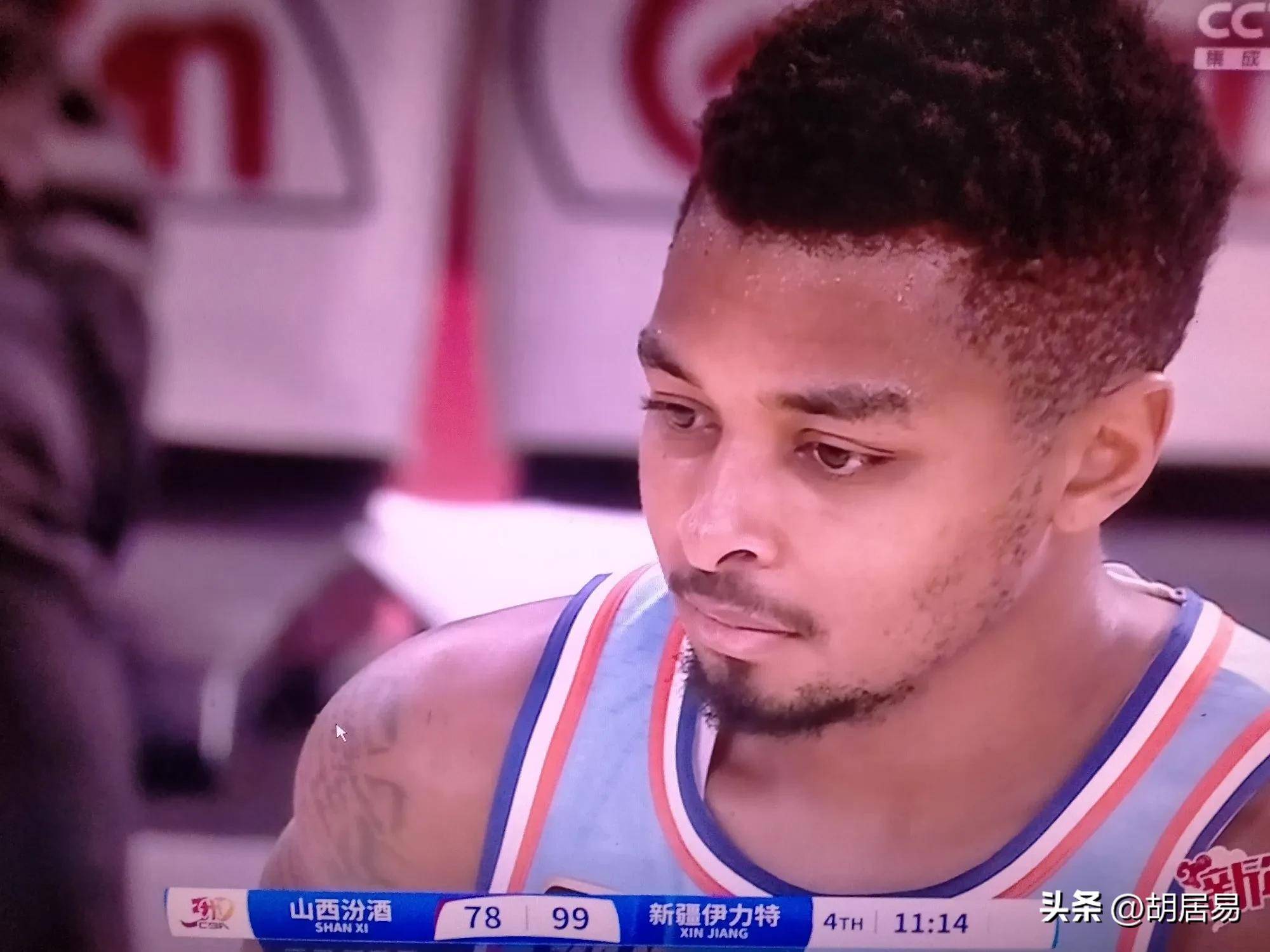 雷火电竞下载-新疆遭遇惨败，主帅怒斥球员