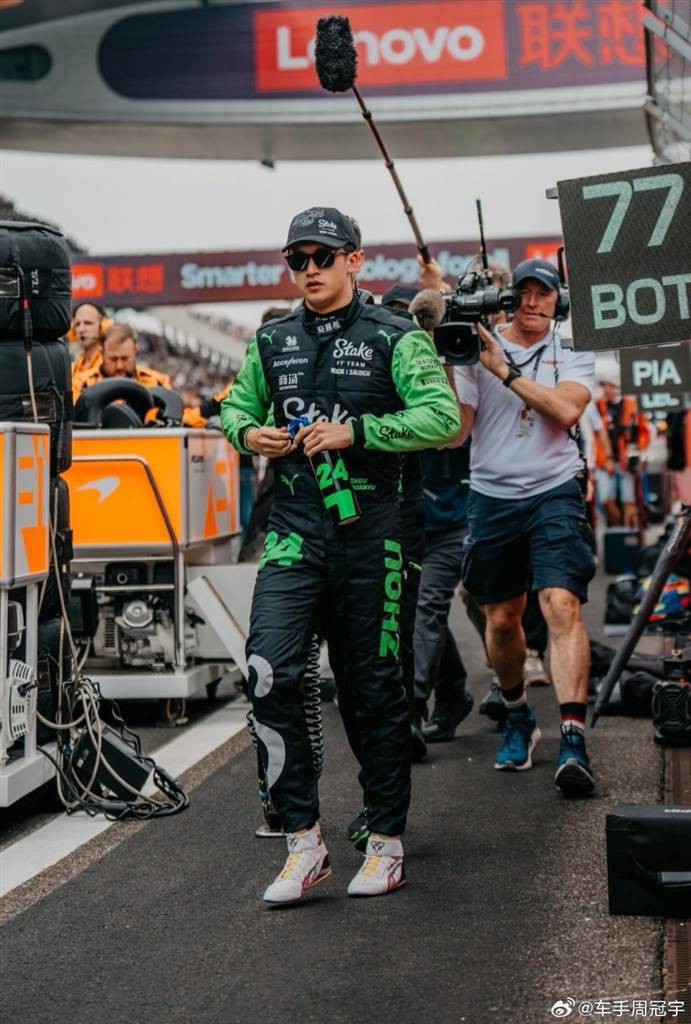 红牛车队鏖战威廉姆斯，周冠宇统治全场的简单介绍