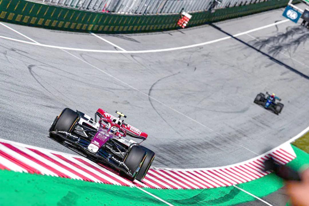 梅赛德斯完胜红牛二队,周冠宇关键制胜 梅赛德斯完胜红牛二队,周冠宇关键制胜