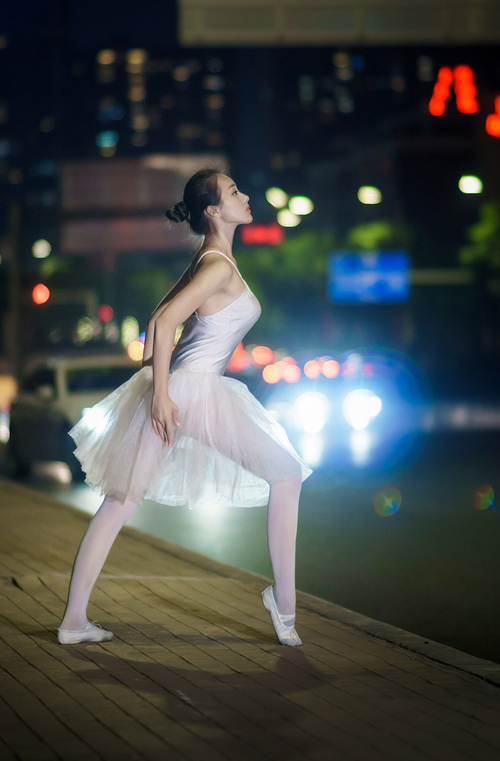 双轨竞速，F1揭幕战的硝烟与雄鹿碾过热火的铁蹄—同一周末的速度与统治力